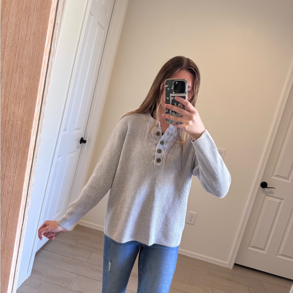 Sweater - Picture 4 of 4